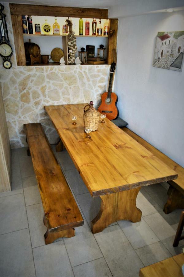 Apartmani Mate Омиш Экстерьер фото
