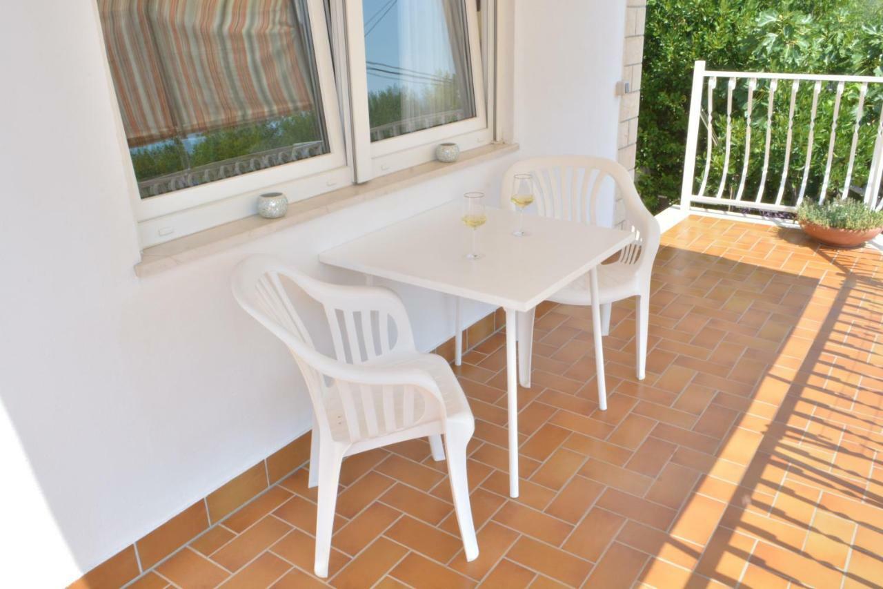 Apartmani Mate Омиш Экстерьер фото