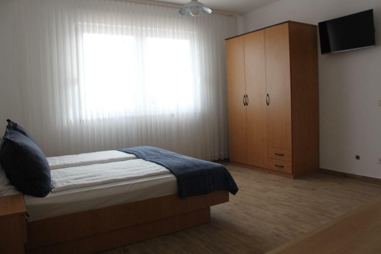 Apartmani Mate Омиш Экстерьер фото