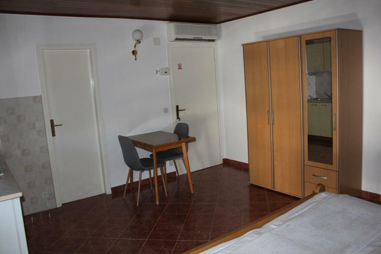 Apartmani Mate Омиш Экстерьер фото